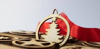 Elegante vernieuwing in de feestdagen: een houten kerstboom!