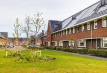 Koopwoningen stegen in de maand maart gemiddeld 5% in prijs in vergelijking met een maand eerder. Het aantal transacties nam toe met 13%. - Foto: Canva